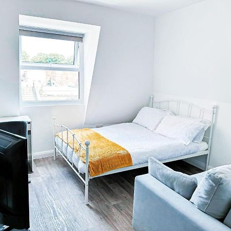 Lovely Studio Apartment Maidstone Eksteriør bilde