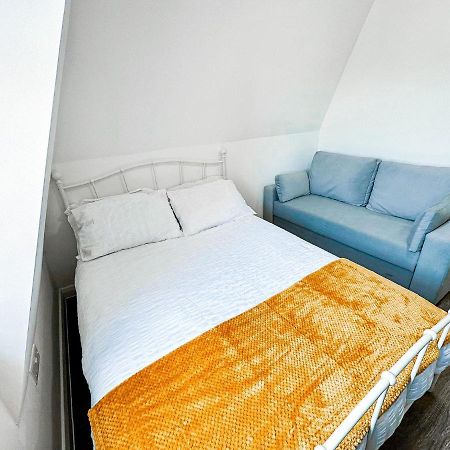 Lovely Studio Apartment Maidstone Eksteriør bilde