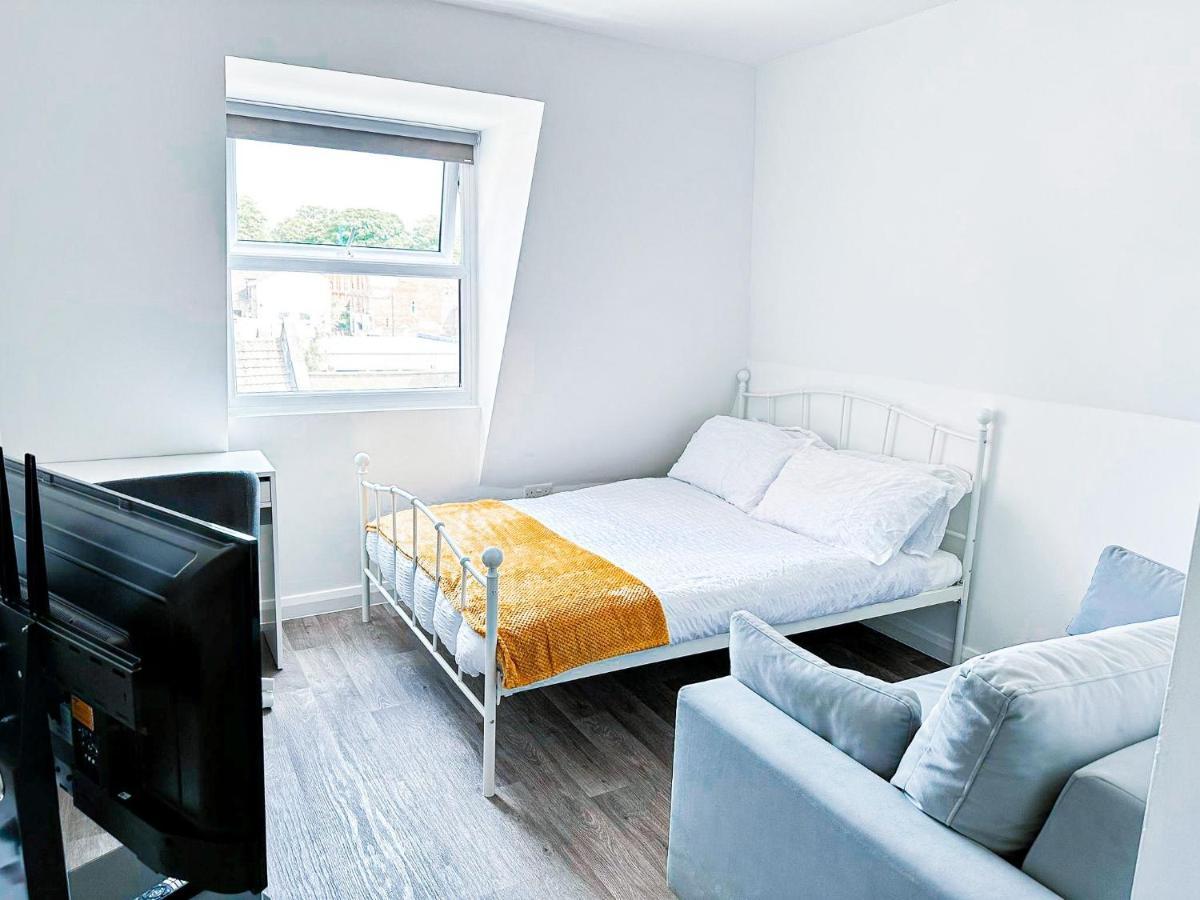 Lovely Studio Apartment Maidstone Eksteriør bilde